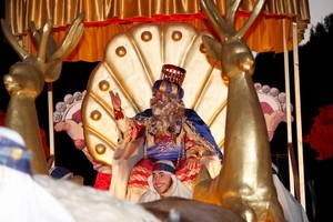 Miles de personas presencian en Guadalajara la Magia de la Cabalgata de Sus Majestades los Reyes Magos de Oriente