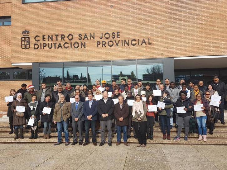 La Diputación de Guadalajara entrega los diplomas de los cursos para refugiados organizados en colaboración con ACCEM