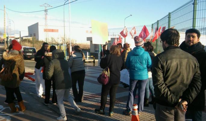 Los trabajadores de Optimal Care se concentran y protestan contra 'el recorte de derechos'