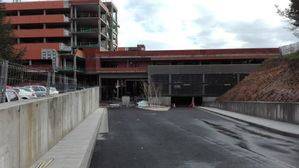 Denuncian afán recaudatorio de Page con el parking del Hospital de Guadalajara y le exigen que ponga fecha a su apertura