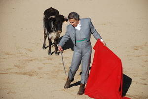 La Casa Árabe, la embajada de Palestina y la asociación de Periodistas premian a Miguel Redondo por la serie 