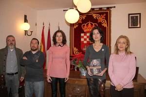 María Lara presenta en Fuentenovilla 'Pasaporte de bruja'