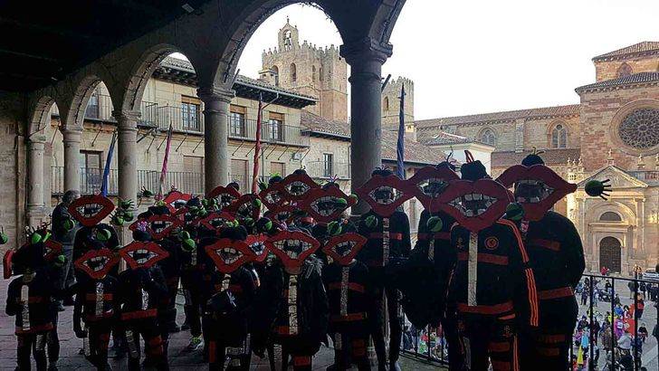 Una 'Plaga' de mantis religiosas, mejor disfraz 2017 en el carnaval de Sigüenza
