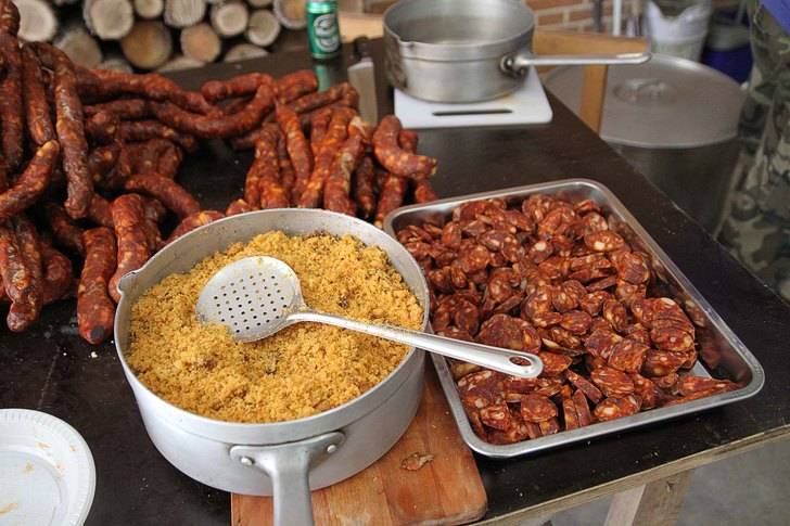 Tamajón vive la segunda parte de su fiesta de la matanza