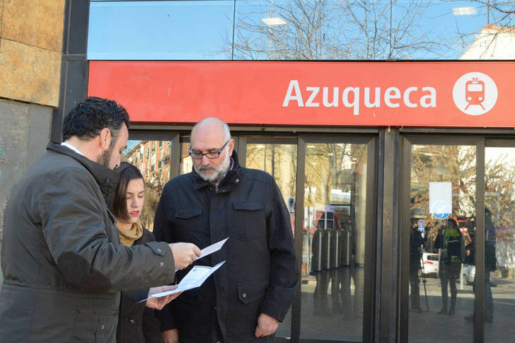 El alcalde, junto a los concejales de Juventud y Urbanismo y Desarrollo Sostenible, Juan Pablo Román y Carmen Luque, respectivamente