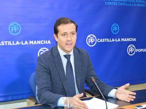 Velázquez asegura que la total ausencia de gobierno se nota especialmente en la Sanidad, sumida en el caos absoluto por culpa de Page