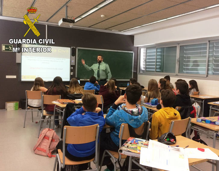 La Guardia Civil ha impartido 228 conferencias en centros de enseñanza de la provincia de Guadalajara durante el segundo trimestre escolar