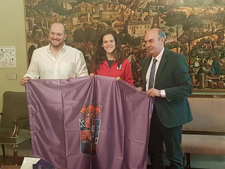 El presidente de la Diputación recibe a la atleta Ana Lozano tras sus éxitos deportivos