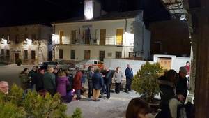 Los parejanos terminan el carnaval compartiendo patatas y sardinas asadas