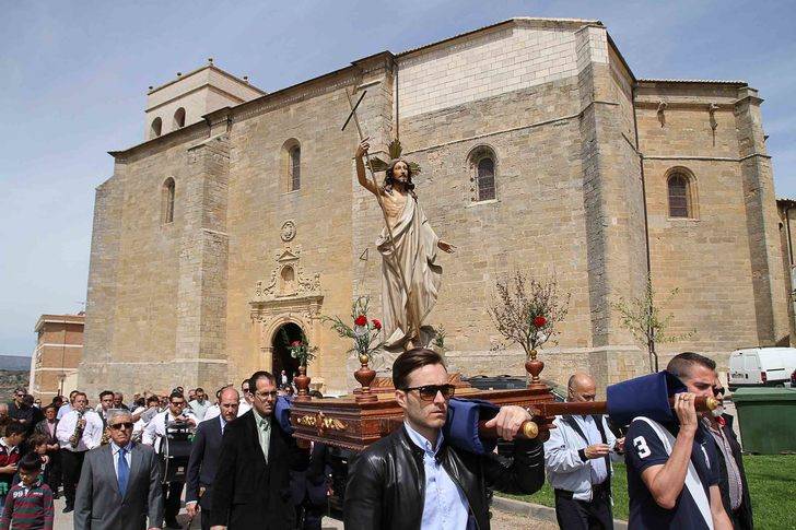 Concurrida procesión del Santo Encuentro y la Quema del Judas de Pareja