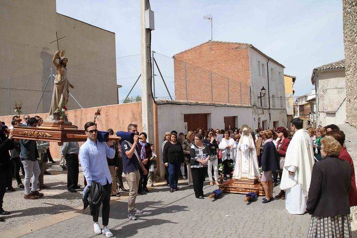 Concurrida procesión del Santo Encuentro y la Quema del Judas de Pareja