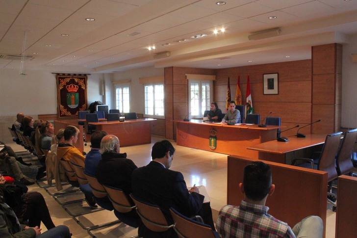 Salinas garantiza a los vecinos del Campo de Golf que el Ayuntamiento será absolutamente escrupuloso en la tramitación de una licencia industrial para la zona