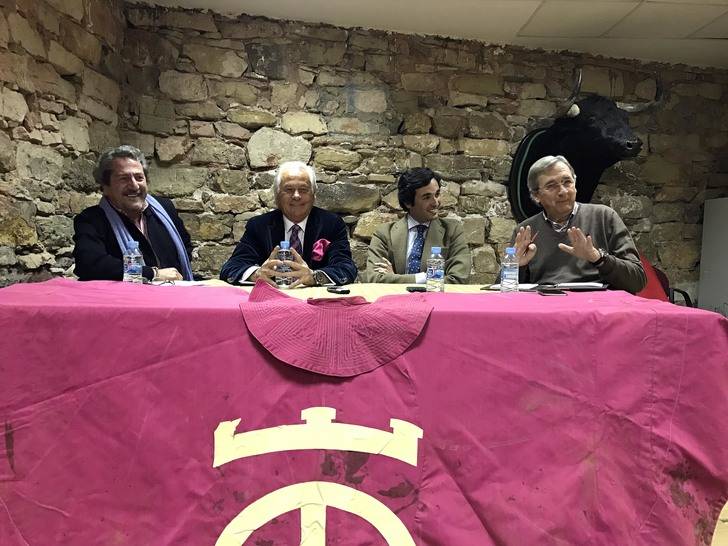 Palomo Linares y el ganadero Angel Moreno hablaron de toros en Sigüenza