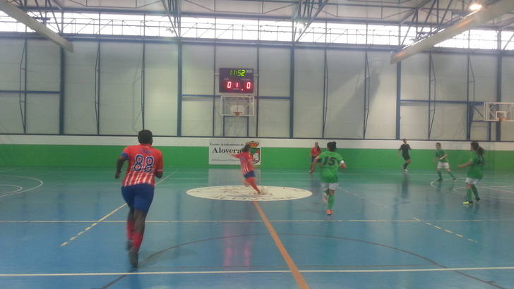 La falta de un gol condenó a las de Alovera, a pesar de la reacción final