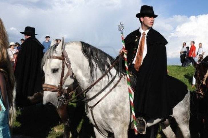 La Caballada de Atienza acude fiel a su secular cita este domingo de Pentecostés