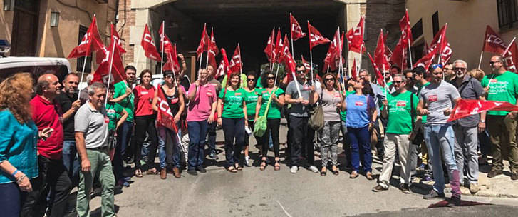 Todos los sindicatos de Educación amenazan con la huelga a la Junta de Page