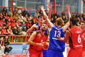 Isover Basket Azuqueca resolvi&#243; el partido en el primer acto