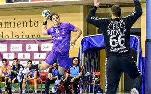 El Quabit Guadalajara consigue dos puntos vitales ante el Aranda (27-26)