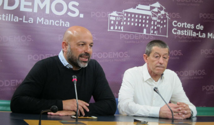 Trabajadores de seguridad y vigilancia de la Junta amenazan con encerrarse y acusan al consejero Ruiz Molina de "engañarles"
