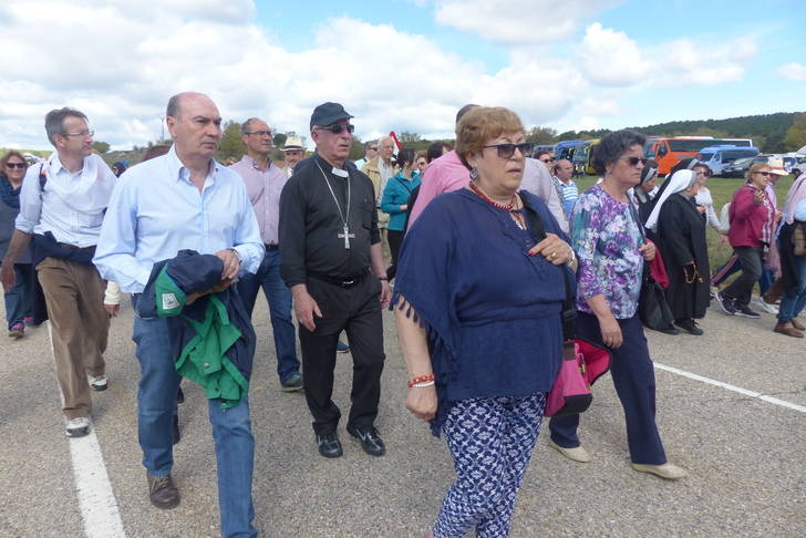 Miles de personas acuden a la 53ª Romería en honor de la Virgen de la Salud en Barbatona