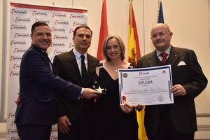 Los pianistas a dúo Carles & Sofía, Estrella de Oro a la excelencia profesional