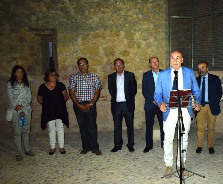 El presidente de la Diputación inaugura la iluminación exterior del Castillo de Embid