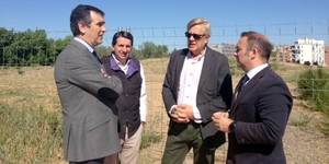 Román cumple su promesa electoral : Comienzan las obras de los cuatro nuevos campos de fútbol de la Fuente de la Niña
