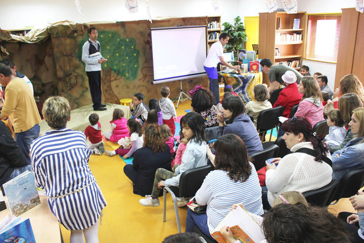 Las bibliotecas de Yebes y Valdeluz buscan contadores de historias para el V Maratón Viajero de los Cuentos