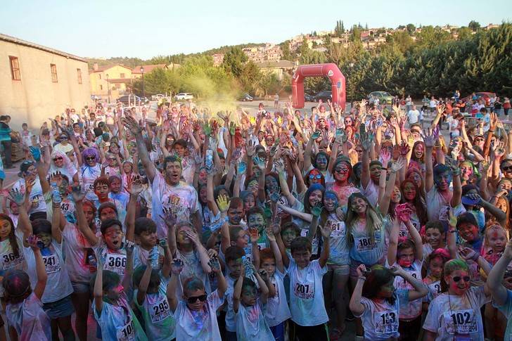 Casi quinientos marchosos en la Sigüenza Colour Run