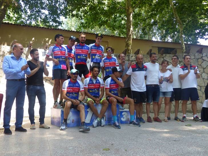 José Manuel Latre asiste a la entrega de los trofeos del MTB Jardín de la Alcarria, en Brihuega