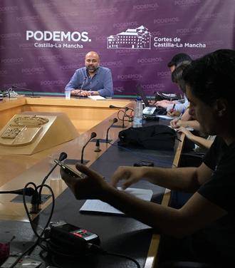 Podemos Castilla-La Mancha lamenta la afición a la fotografía de Page