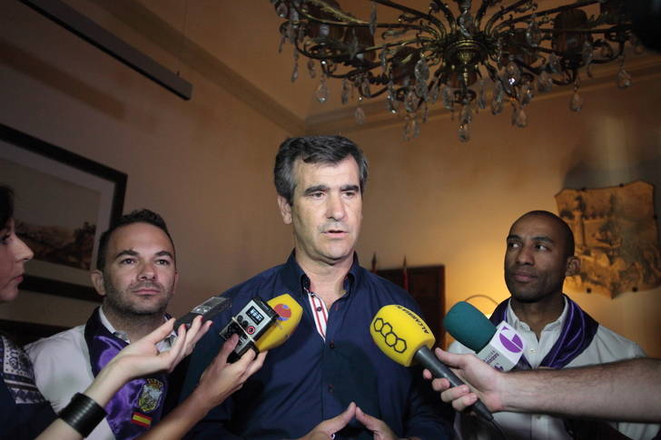 Román se deshace en elogios hacia los equipos de extinción del incendio de Guadalajara