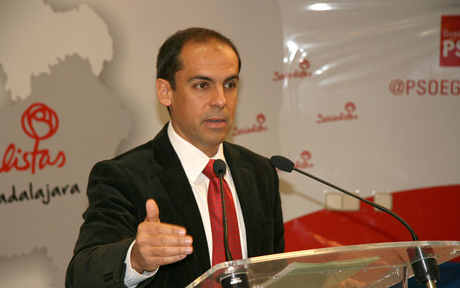 El PSOE acusa a Román de dar un contrato para trabajos ya realizados