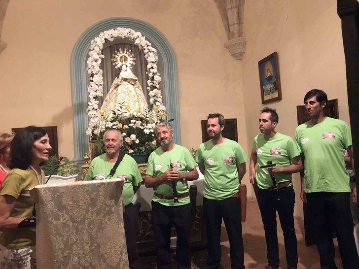 El pregón en la Ermita de los Enebrales da paso a la alegría agallonera en Tamajón