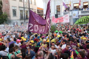 Explosión de alegría con el Chupinazo y el Desfile de peñas en Guadalajara