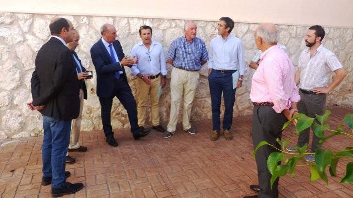 Latre visita el Complejo Príncipe Felipe y el Polideportivo San José