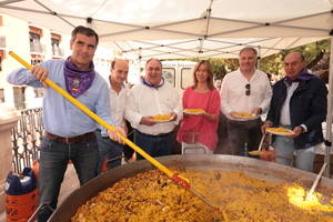 Vicente Tirado junto a miles de guadalajareños en la tradicional Paella Solidaria del PP : Guadalajara tiene ADN del Partido Popular