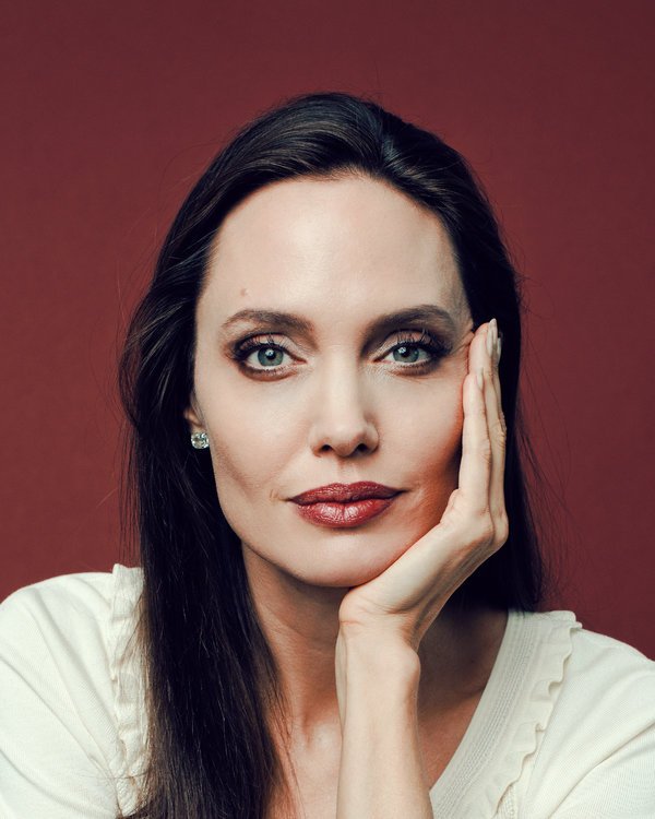 Angelina Jolie supera a la Mata Hari en la vida real