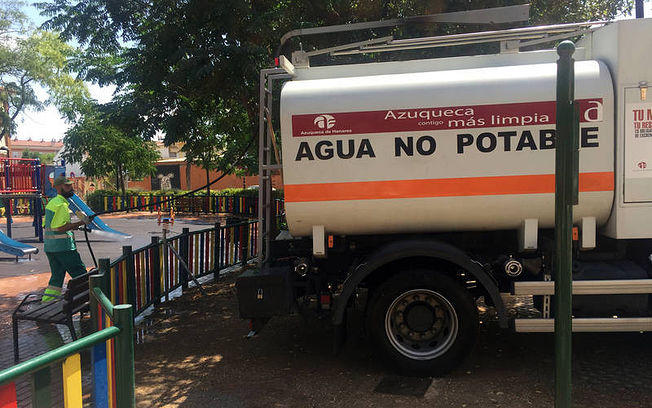 Imagen de archivo del camión municipal que transporta agua no potable. Fotografía: Ayuntamiento de Azuqueca