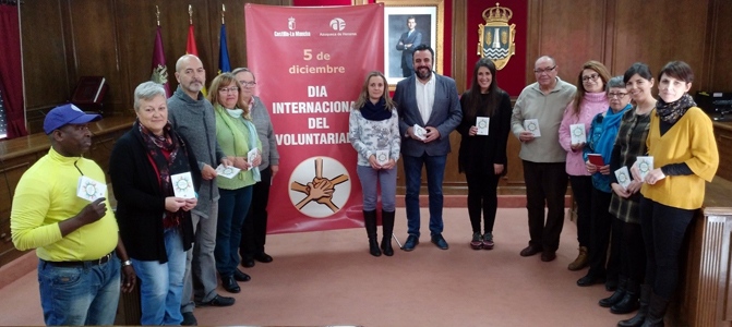 El Ayuntamiento edita la Guía de Voluntariado de Azuqueca