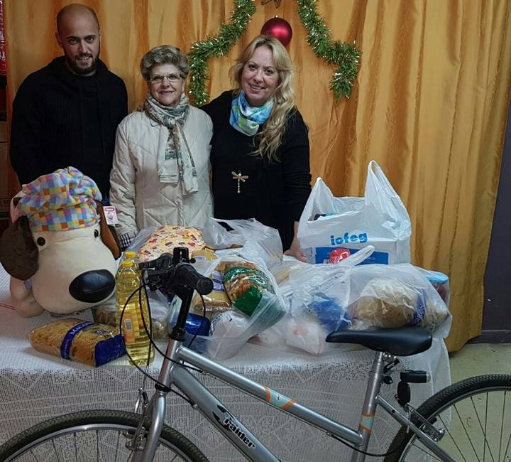 Azuqueca muestra su lado más generoso y se vuelca en la campaña Populares solidarios