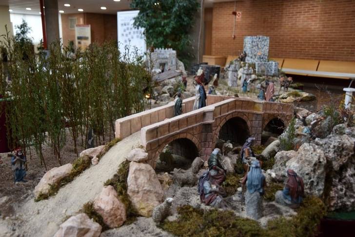 La Diputación instala en el Centro San José el original Belén sobre un mapa de la provincia de Guadalajara