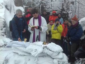 El Club Alcarreño de Montaña volverá a montar el Belén en lo alto del Ocejón