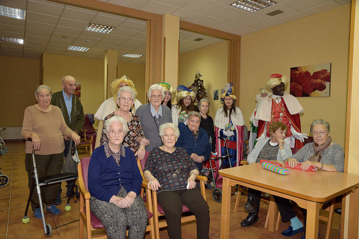 Los Reyes Magos recibieron a todos los niños de Pastrana en el Palacio Ducal