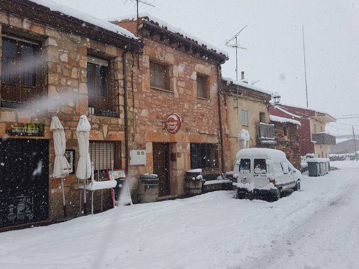 Foto : Bar de la plaza de Cantalojas