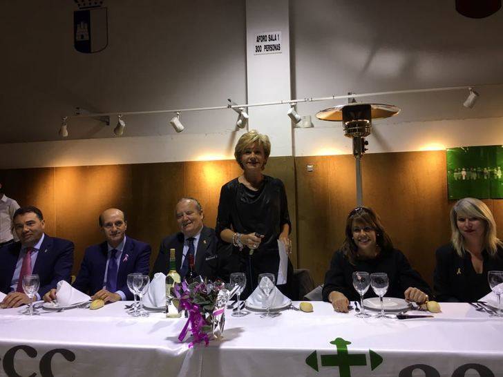 La Asociación Española contra el Cáncer de El Casar celebró el pasado viernes su tradicional cena benéfica