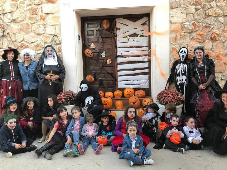Puches y calabazas en la celebración de Los Santos de Fuentenovilla
