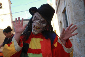 Puches y calabazas en la celebración de Los Santos de Fuentenovilla