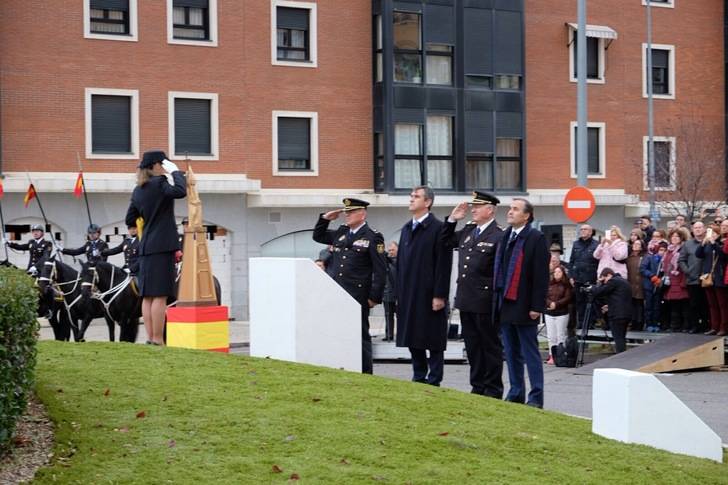 El Ayuntamiento de Guadalajara dedica una glorieta a la Policía Nacional.