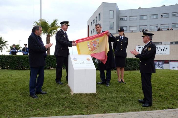 El Ayuntamiento de Guadalajara dedica una glorieta a la Policía Nacional.